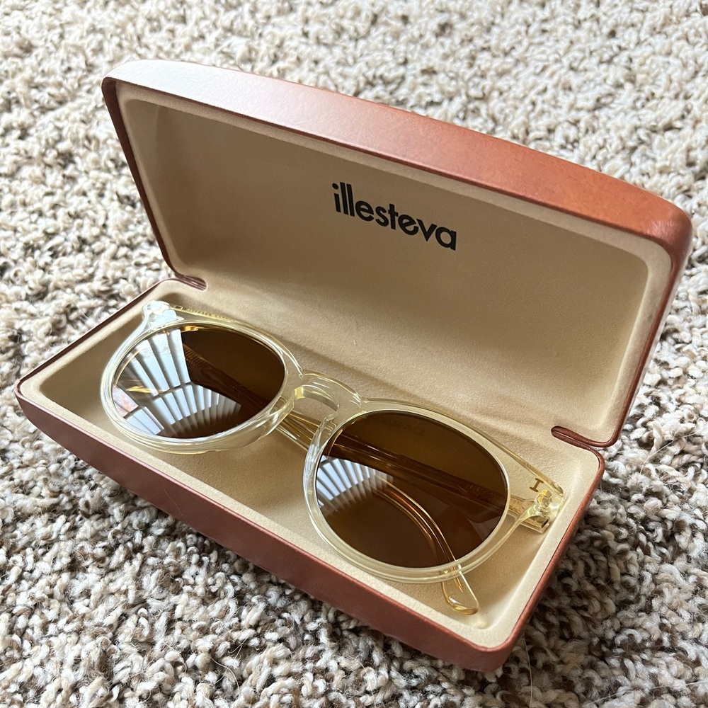 Illesteva Sterling II Sunglasses (Champagne x Brown)